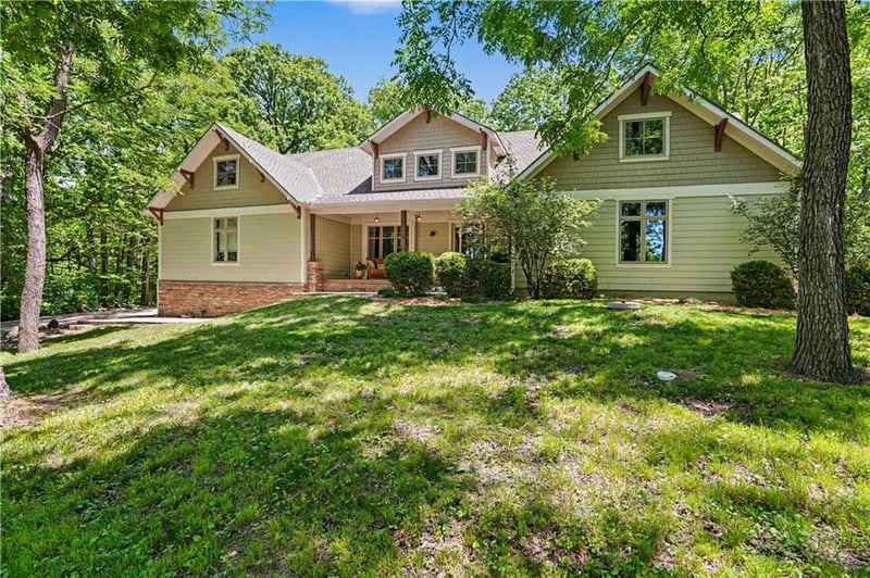 7605 E Forest Lakes Dr, Kansas City, MO 64152