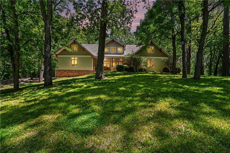 7605 E Forest Lakes Dr, Kansas City, MO 64152