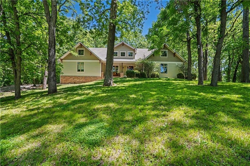 7605 E Forest Lakes Dr, Kansas City, MO 64152
