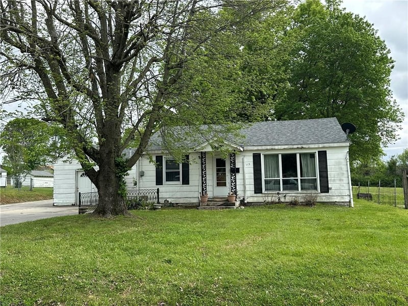 115 E South St, Richmond, MO 64085