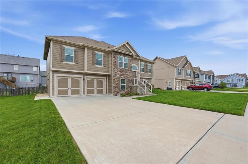 10818 Oakland Ave, Kansas City, MO 64157