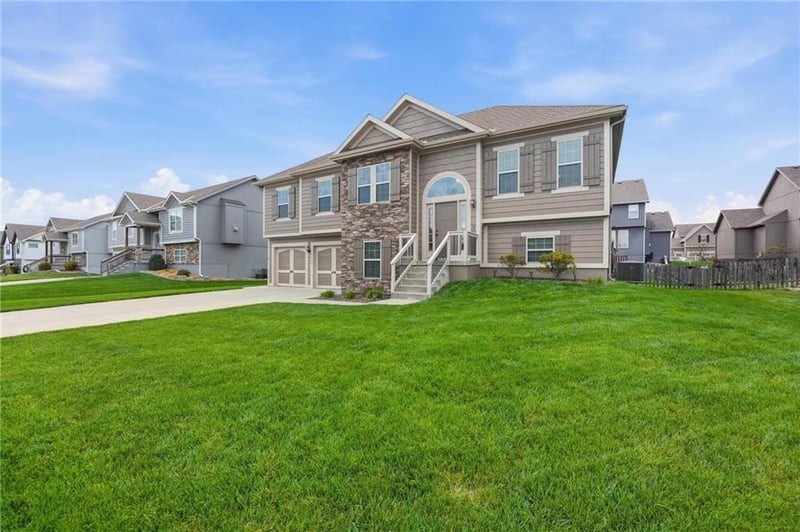 10818 Oakland Ave, Kansas City, MO 64157