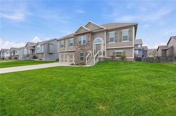 10818 Oakland Ave, Kansas City, MO 64157