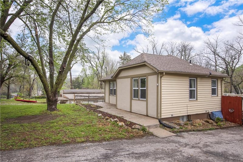 5521 Ash Ave, Raytown, MO 64133