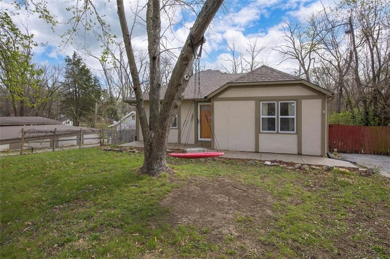 5521 Ash Ave, Raytown, MO 64133