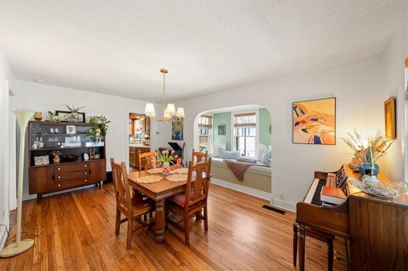 8330 Riggs St, Overland Park, KS 66212