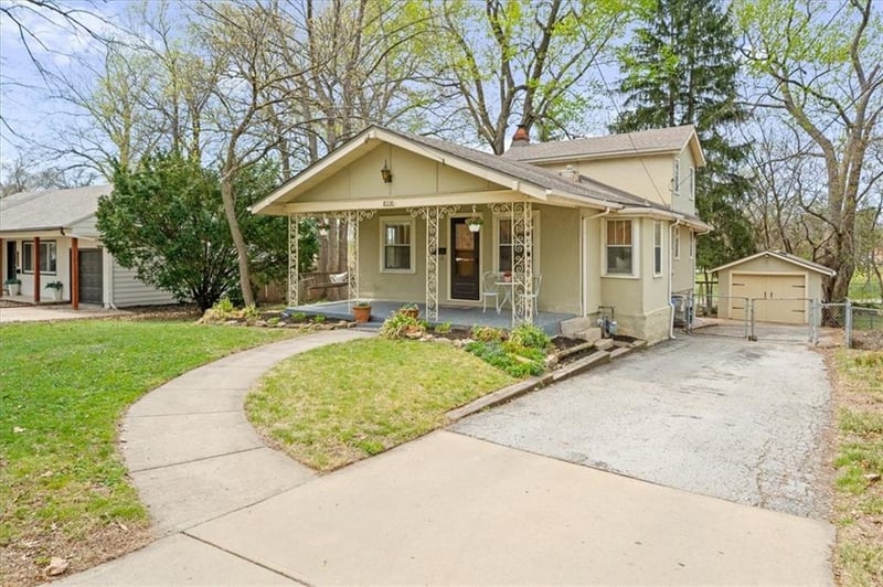 8330 Riggs St, Overland Park, KS 66212