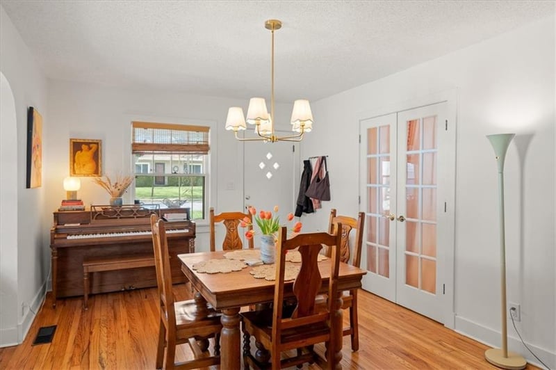 8330 Riggs St, Overland Park, KS 66212