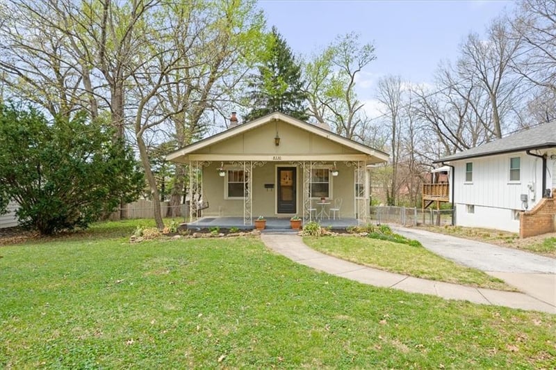 8330 Riggs St, Overland Park, KS 66212