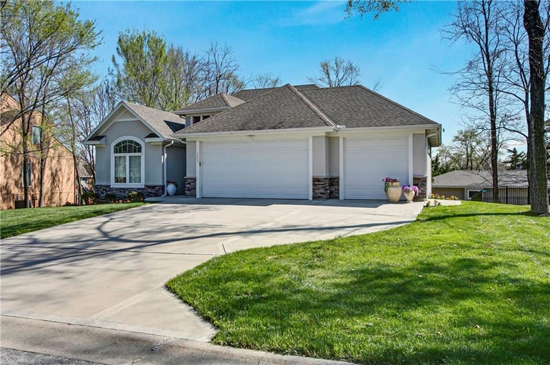 303 126th St, Kansas City, MO 64145