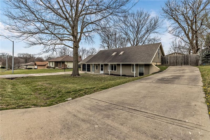 1400 113th Ter, Kansas City, MO 64155