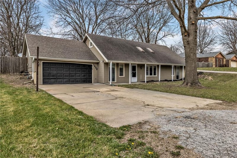 1400 113th Ter, Kansas City, MO 64155