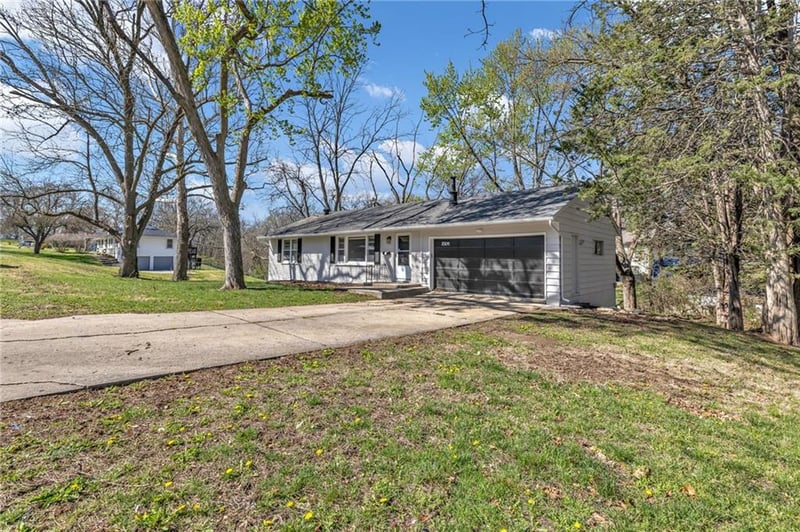7004 Baltimore Ave, Gladstone, MO 64118