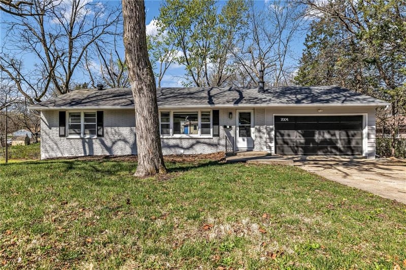 7004 Baltimore Ave, Gladstone, MO 64118