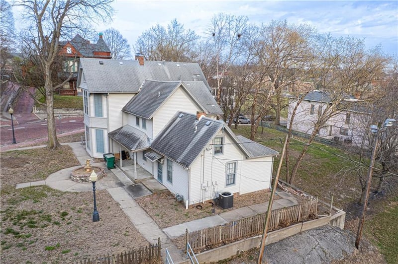 610 8th St, St Joseph, MO 64501