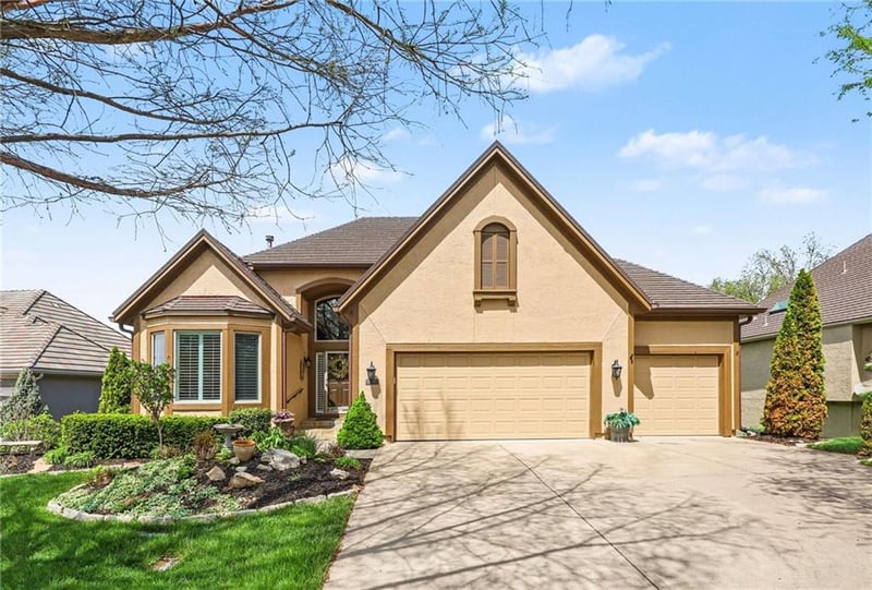 20306 99th Ter, Lenexa, KS 66220