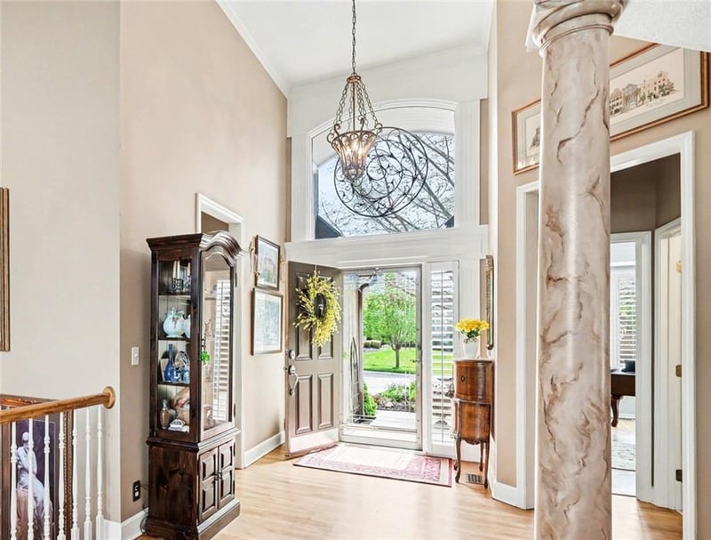 20306 99th Ter, Lenexa, KS 66220