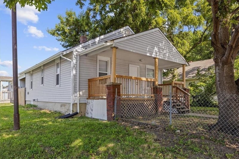 1116 Woodland Ave, Independence, MO 64050