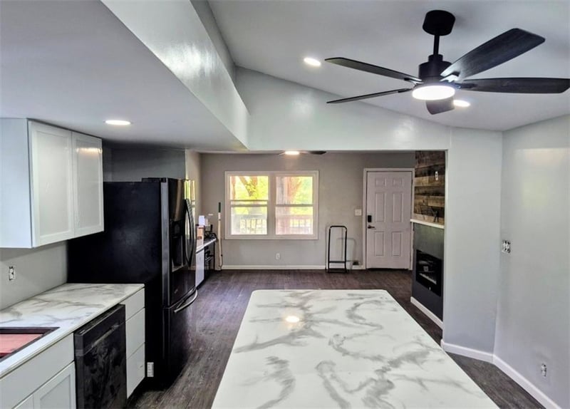 5543 1st St, St Joseph, MO 64504