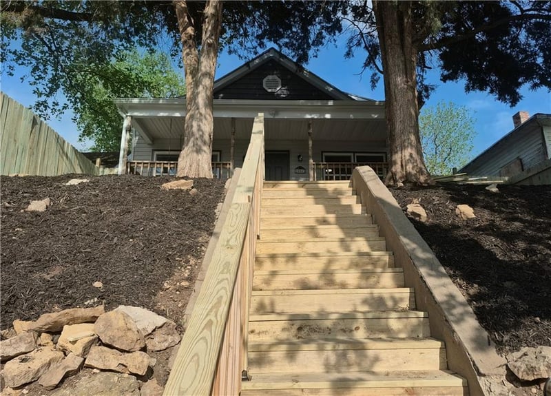 5543 1st St, St Joseph, MO 64504