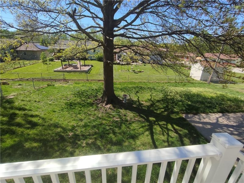 7009 80th St, Kansas City, MO 64152