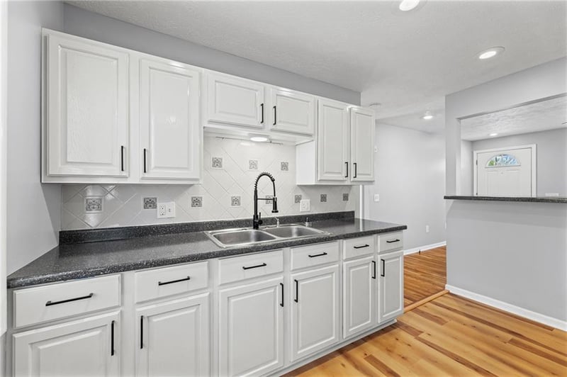 1313 44th St, Kansas City, MO 64116