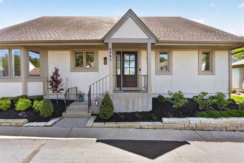 4621 W 89th St, Prairie Village, KS 66207