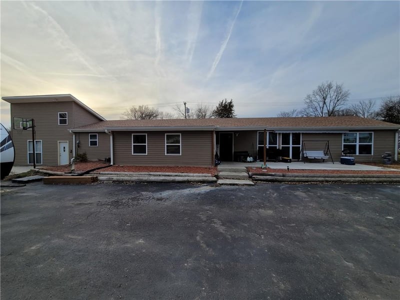506 Washington St, Maysville, MO 64469