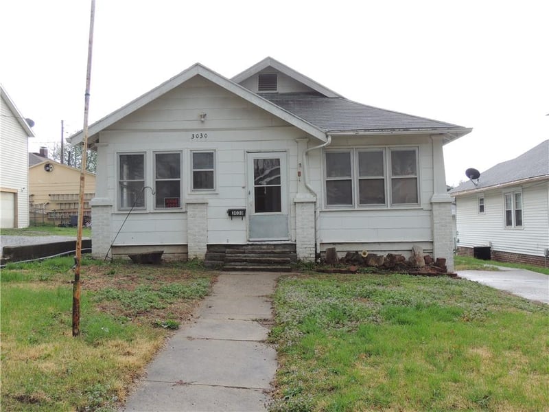 3030 Angelique St, St Joseph, MO 64501