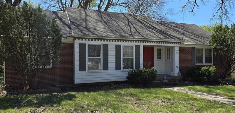 1313 98th Ter, Kansas City, MO 64131