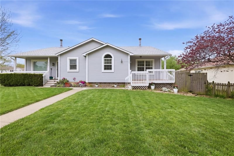 2406 155th Ter, Basehor, KS 66007