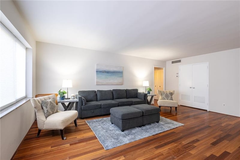 4550 Warwick Blvd #206, Kansas City, MO 64111