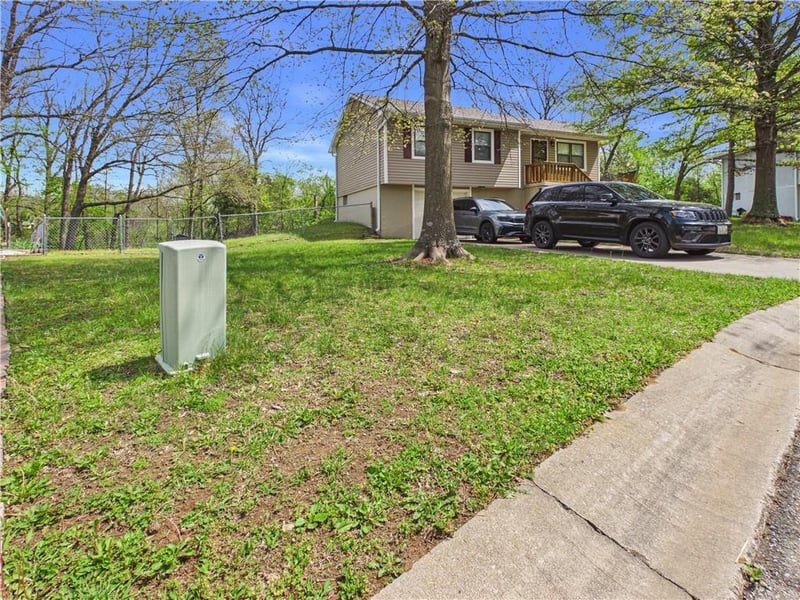 214 51 Rd, Warrensburg, MO 64093