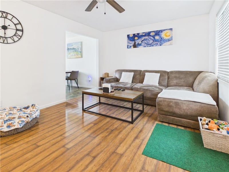 214 51 Rd, Warrensburg, MO 64093
