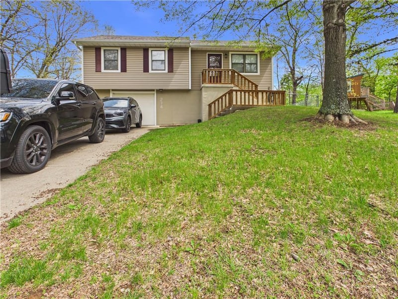 214 51 Rd, Warrensburg, MO 64093