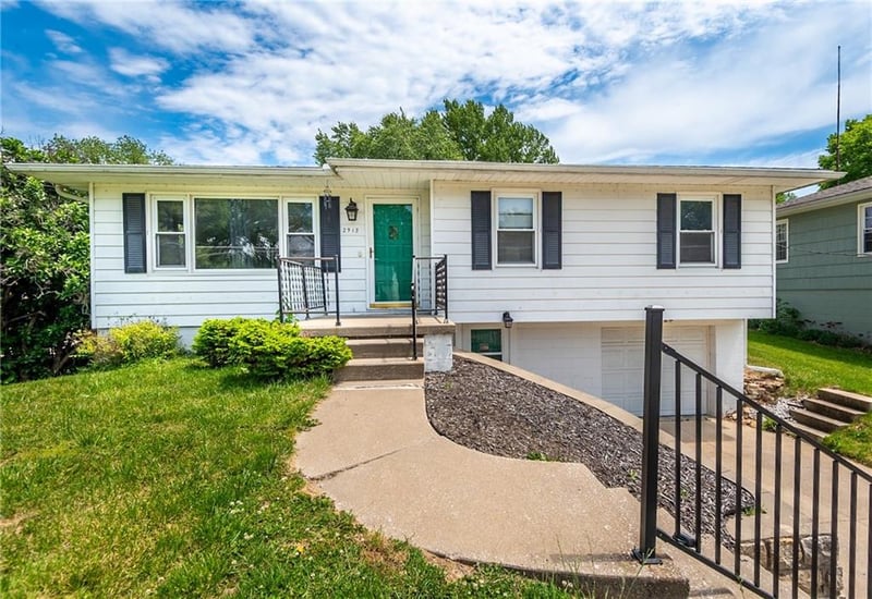 2913 29th St, St Joseph, MO 64503