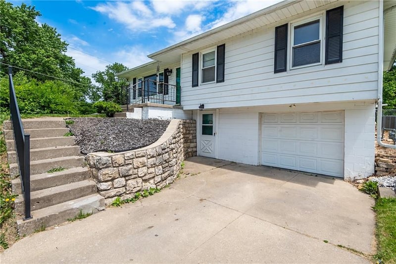 2913 29th St, St Joseph, MO 64503