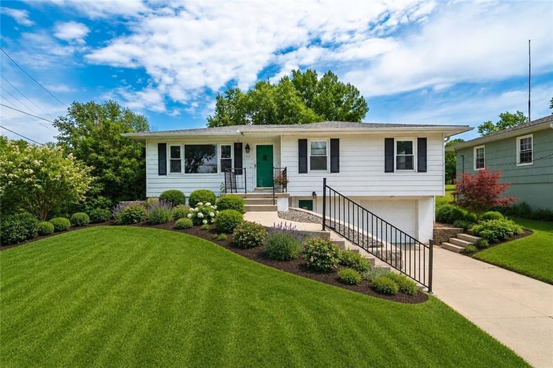 2913 29th St, St Joseph, MO 64503