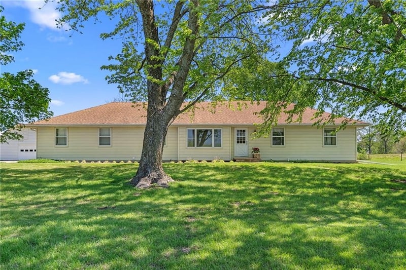 34255 Lookout Rd, Osawatomie, KS 66064