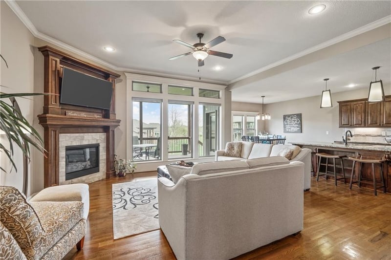 1696 Parkwood Dr, Lee's Summit, MO 64064