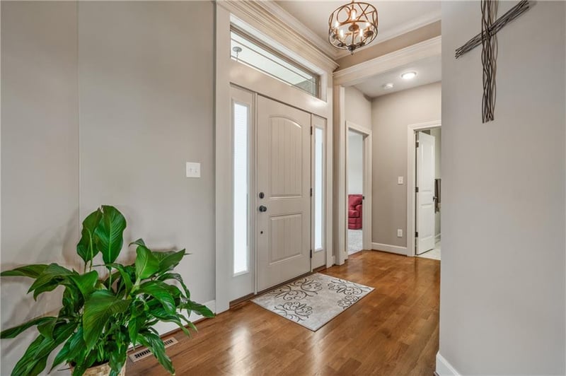 1696 Parkwood Dr, Lee's Summit, MO 64064