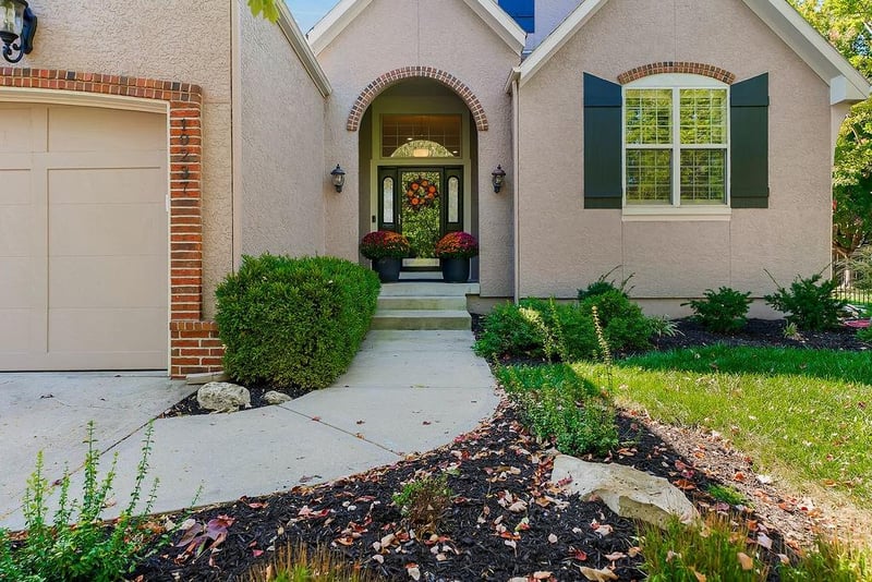 10237 Marion St, Lenexa, KS 66220