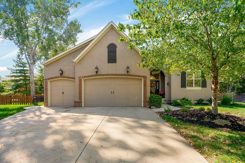 10237 Marion St, Lenexa, KS 66220