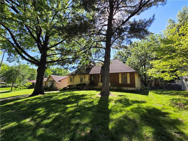 3908 Woodbury St, Independence, MO 64055