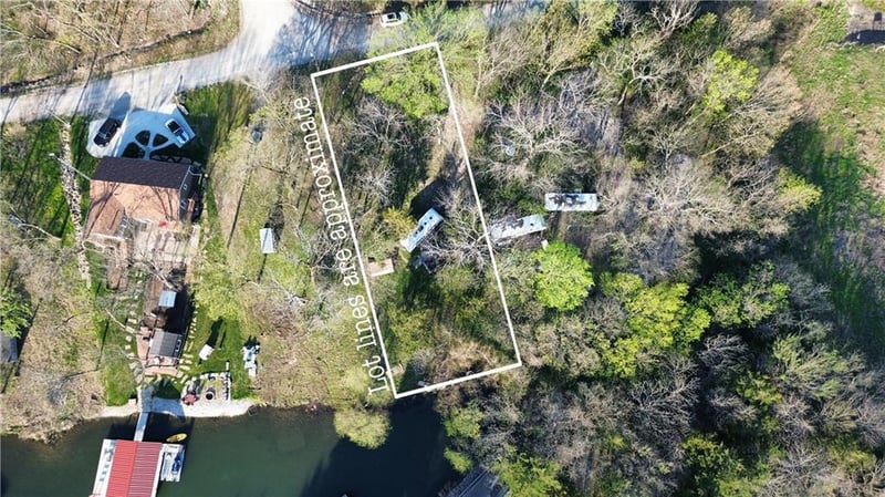 133 Sugar Lake Dr, Mound City, KS 66056