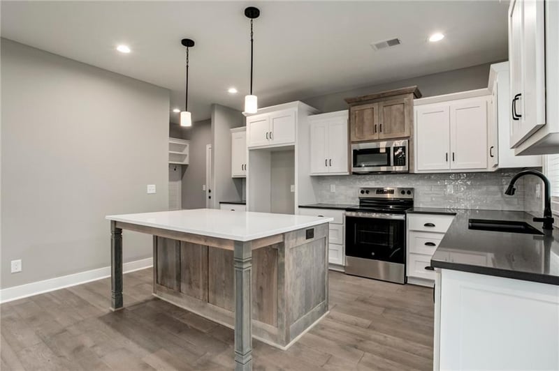 16827 164th Ter, Olathe, KS 66062