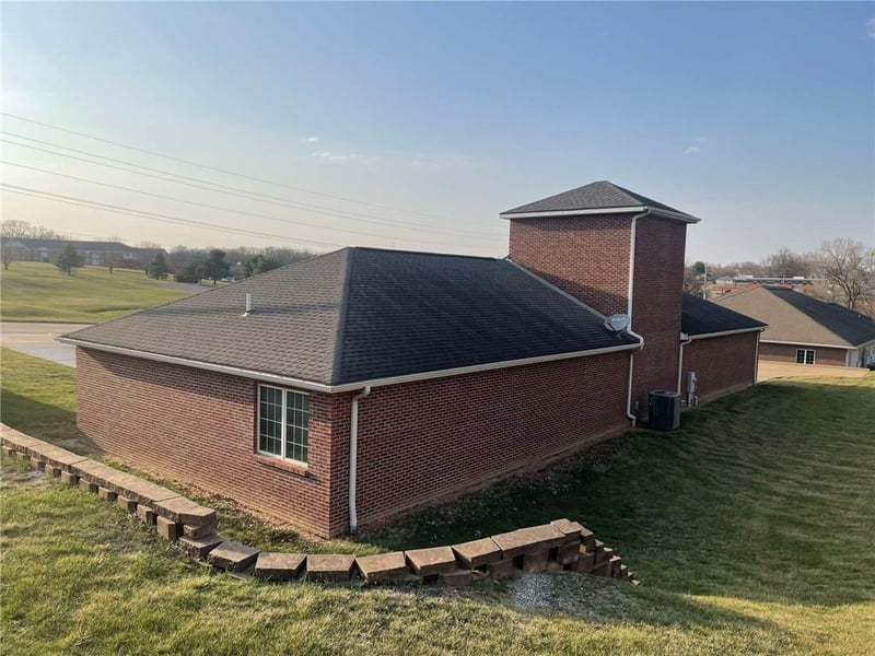 2401 Woodbine Rd, St Joseph, MO 64506