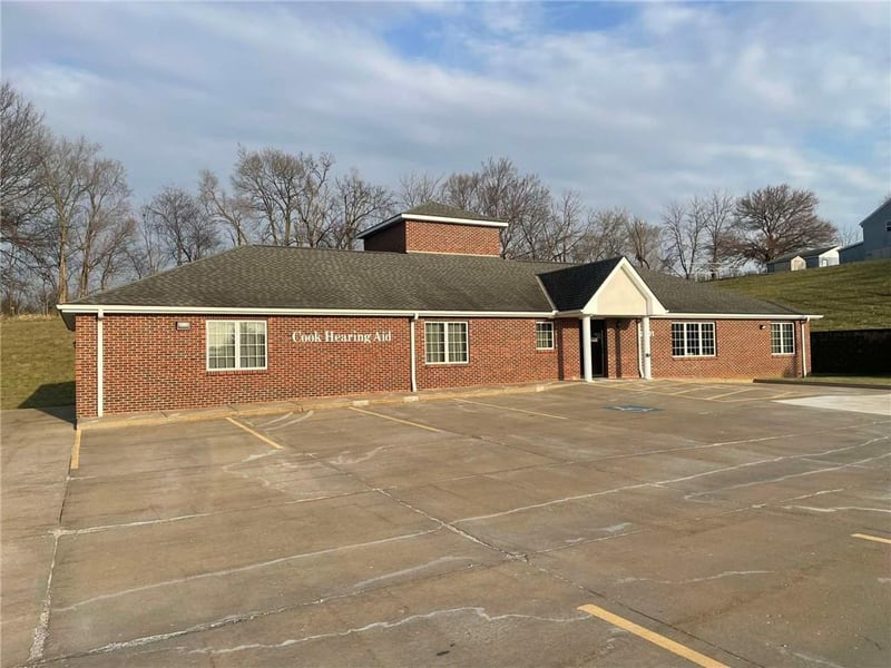 2401 Woodbine Rd, St Joseph, MO 64506