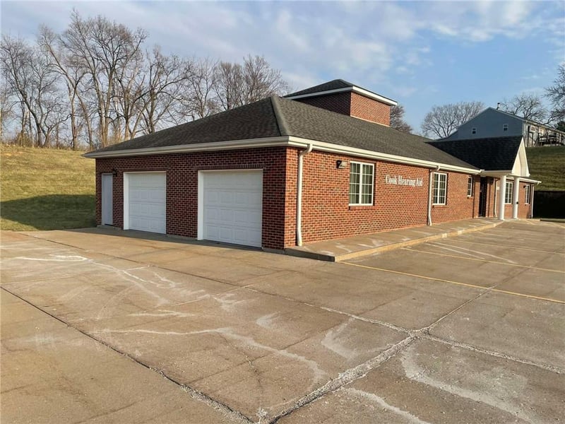 2401 Woodbine Rd, St Joseph, MO 64506