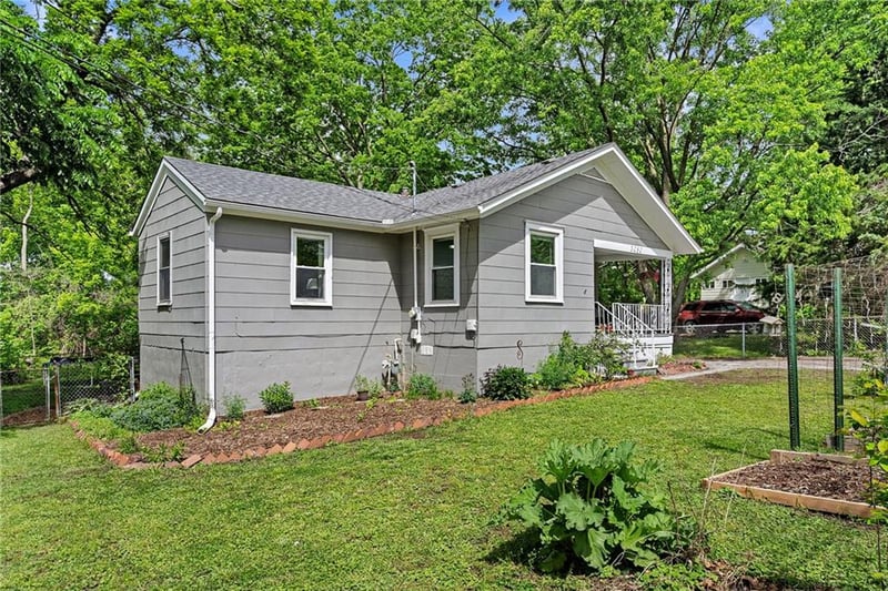 3050 49th Ter, Kansas City, KS 66104